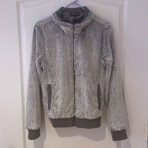 EUC Gray patagonia fleece medium women’s teddy bear fuzzy w silky inside